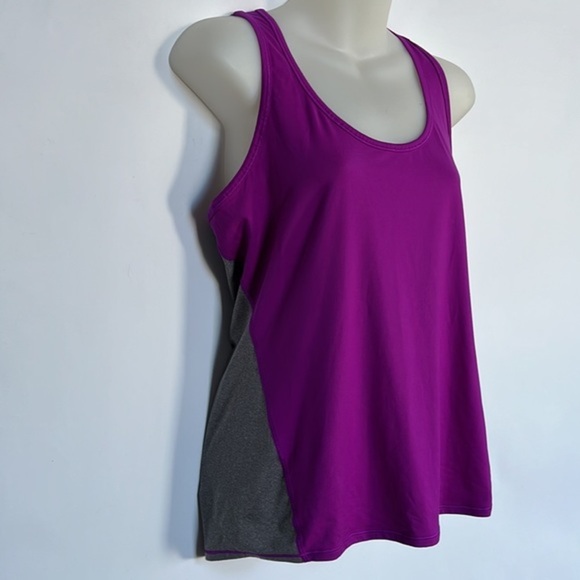 Athleta Colorblock Chi Racerback Athletic Tank in Dark Razzle Size M - Picture 3 of 9